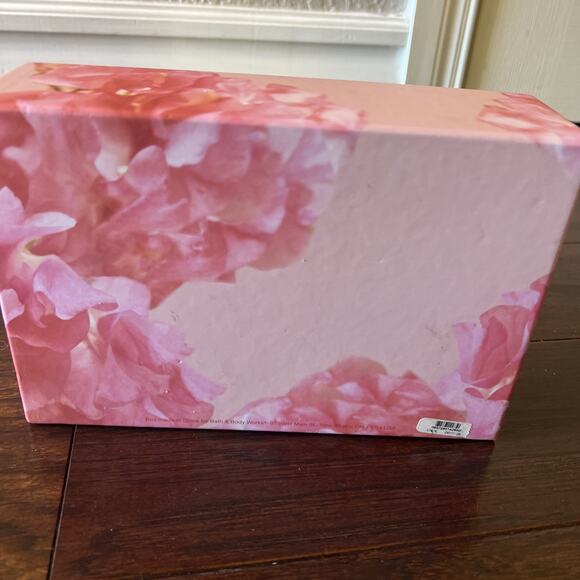 Bath & Body Works Pleasures Gift Set Body Splash Lotion Shower Gel Candle Small - Picture 6 of 7